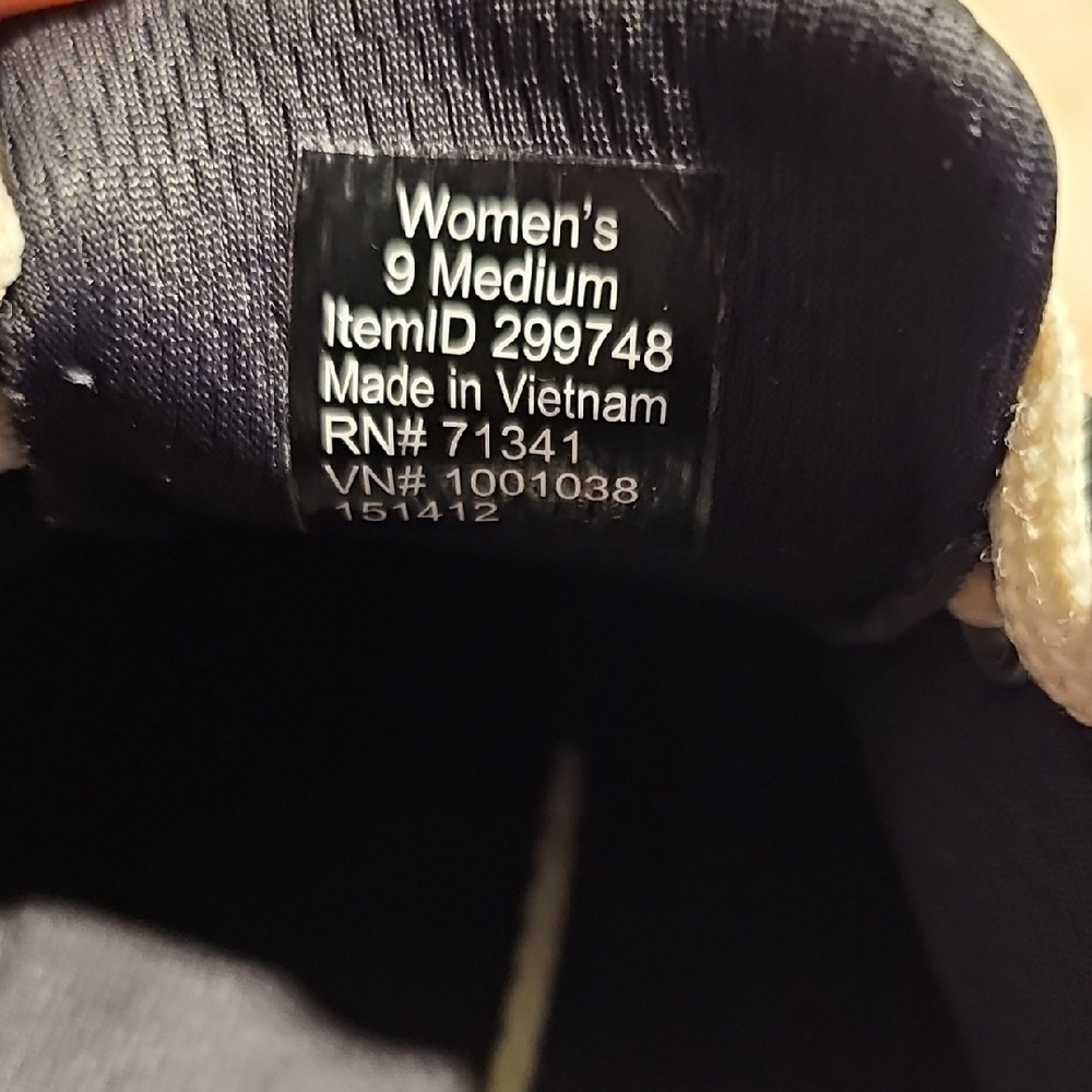 L.L. Bean Women's Leather Black and White Women's Sneakers Size 9 - Picture 3 of 7